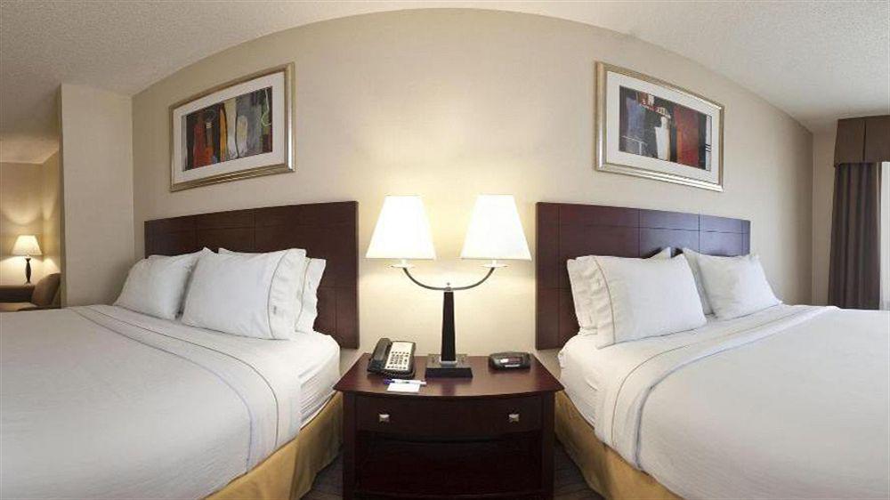 Holiday Inn Express Hotel & Suites Minot South By Ihg Exterior foto