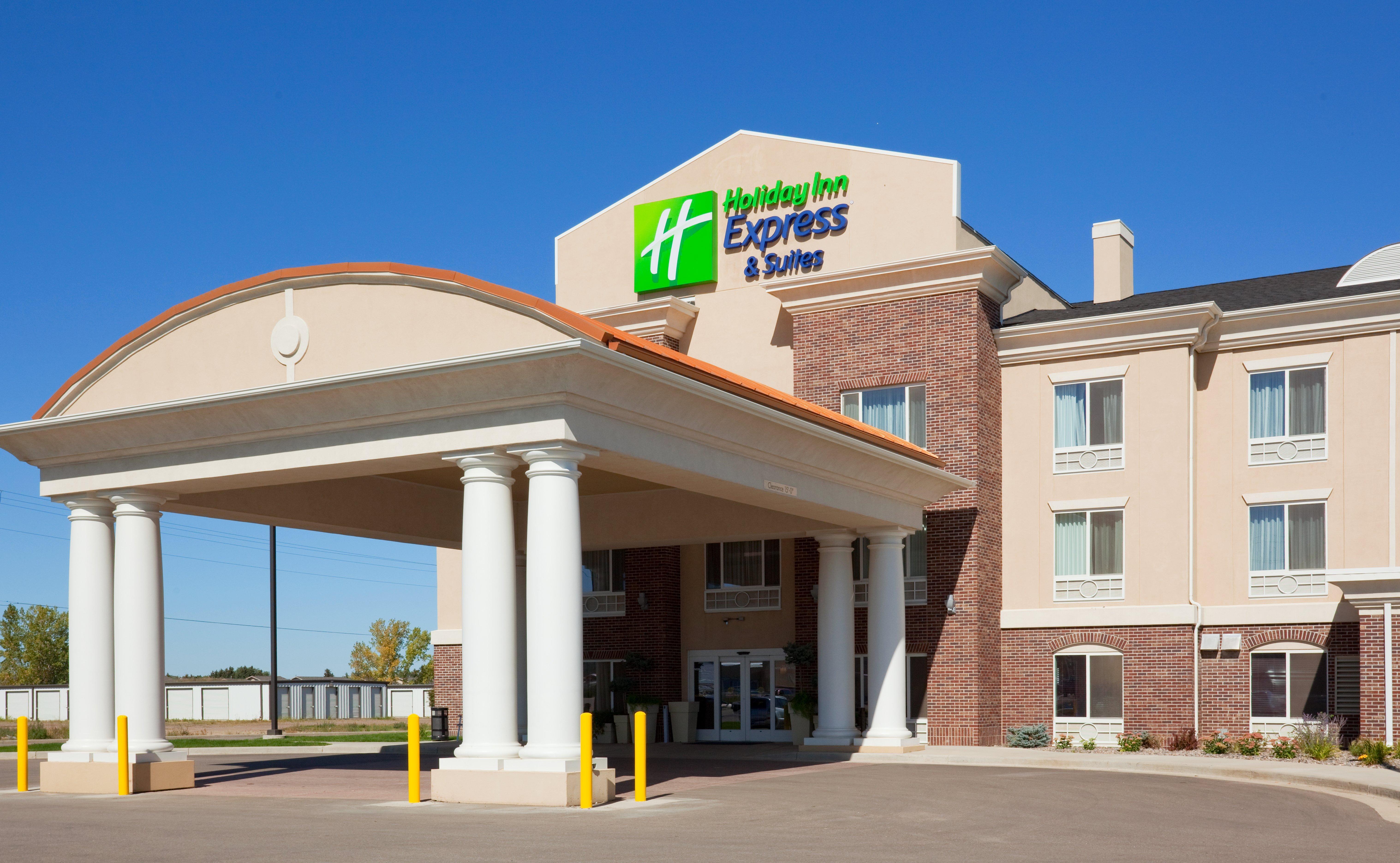 Holiday Inn Express Hotel & Suites Minot South By Ihg Exterior foto
