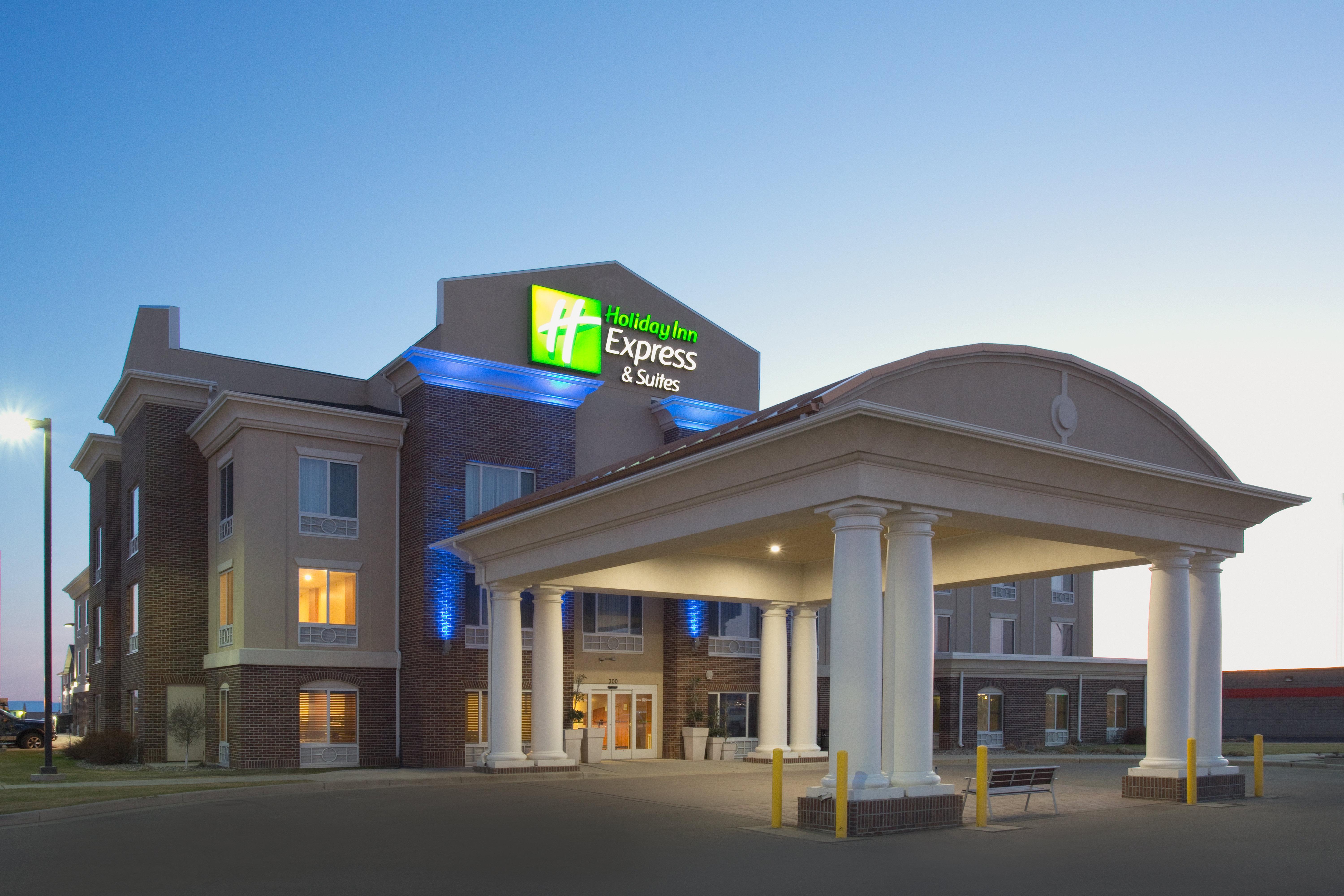 Holiday Inn Express Hotel & Suites Minot South By Ihg Exterior foto