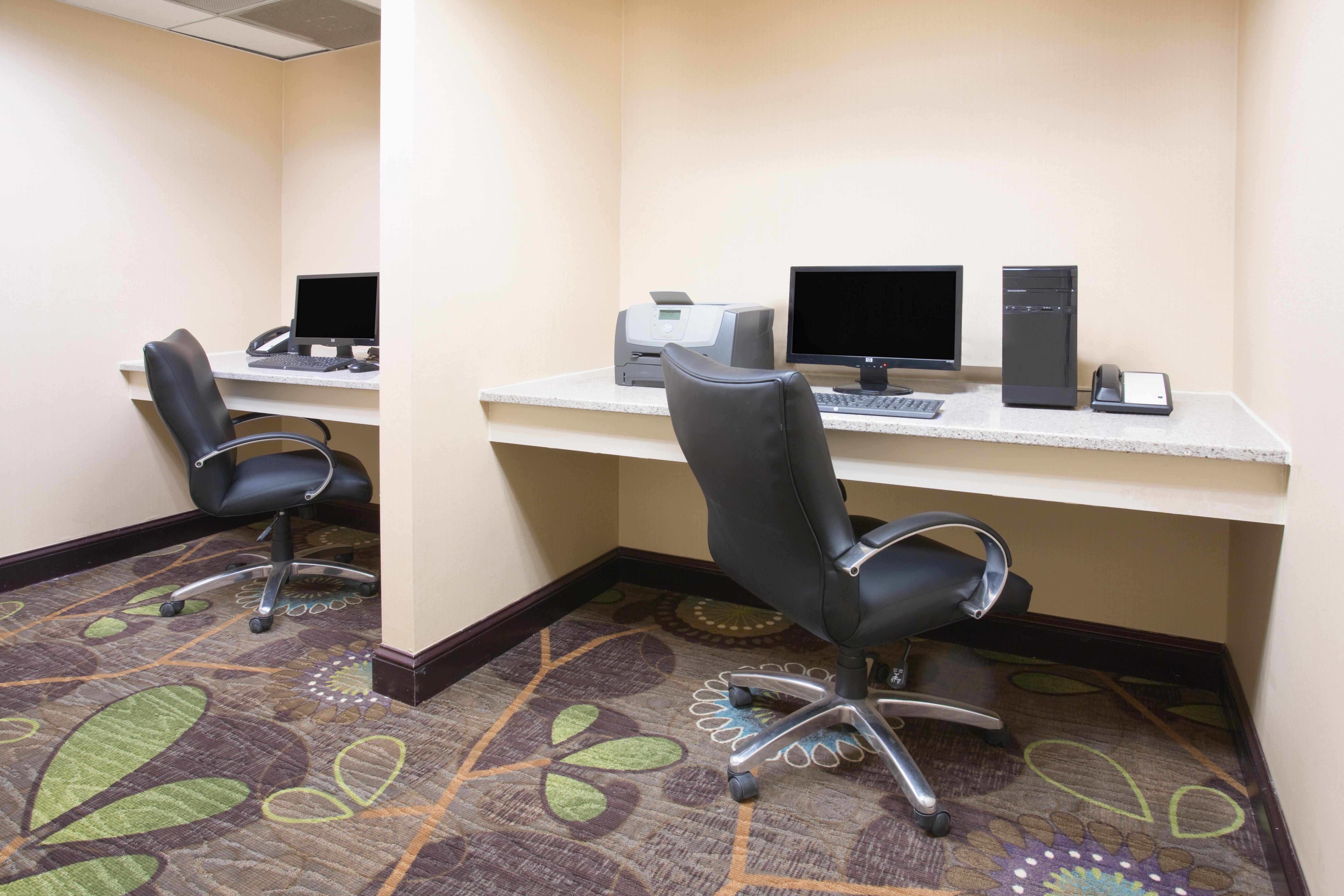 Holiday Inn Express Hotel & Suites Minot South By Ihg Exterior foto