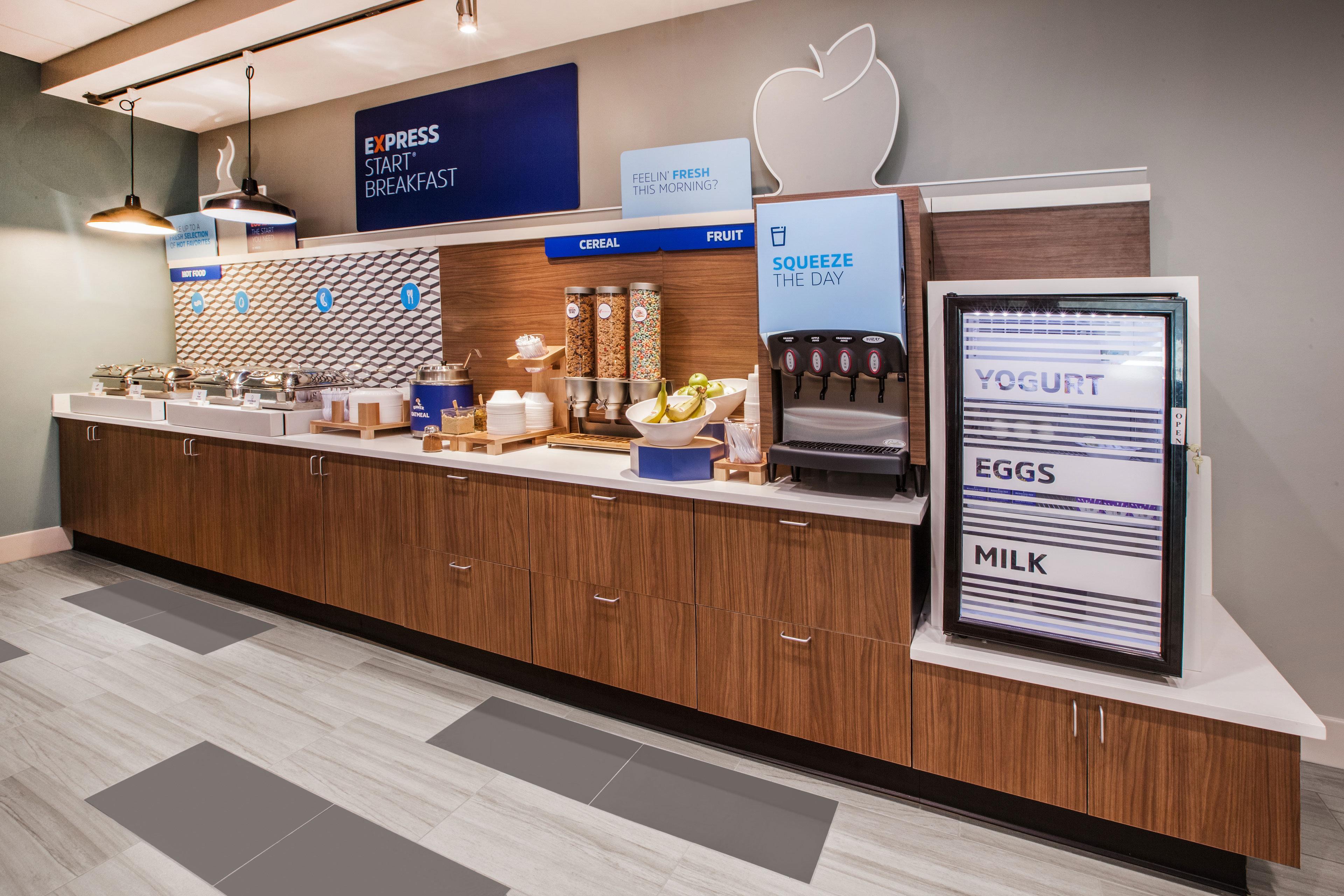 Holiday Inn Express Hotel & Suites Minot South By Ihg Exterior foto