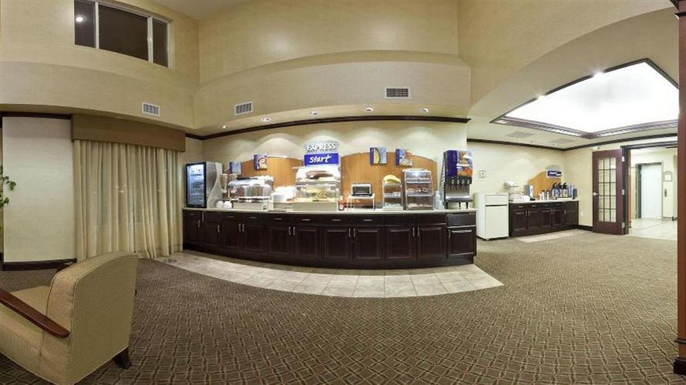 Holiday Inn Express Hotel & Suites Minot South By Ihg Exterior foto
